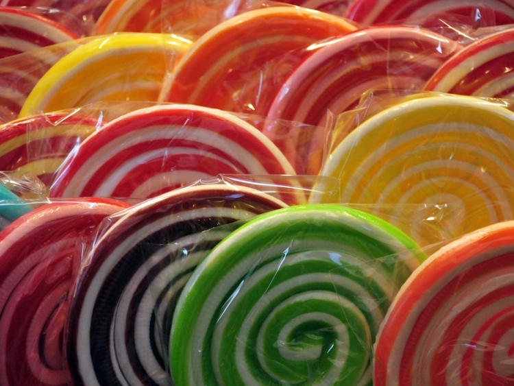 Which Branded Sweets Are Best for Your Reception Desk?